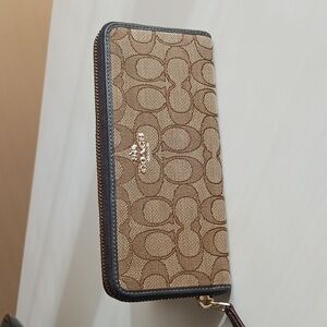 EUC Coach Accordian Zip Wallet